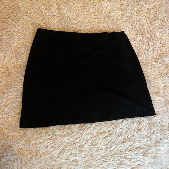 Edikted Black Mini Skirt - Picture 7 of 8